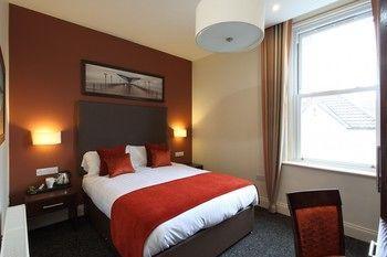 Chalfield Manor Boutique Hotel Борнмут Екстер'єр фото